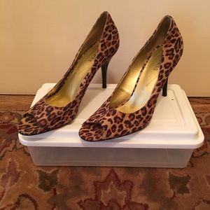 Guess fabric Leopard Peep Toe Pumps